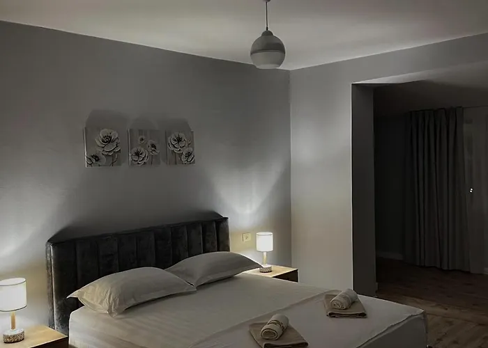 Theranda Lägenhet Tirana